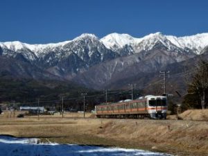 中央アルプスと飯田線の電車